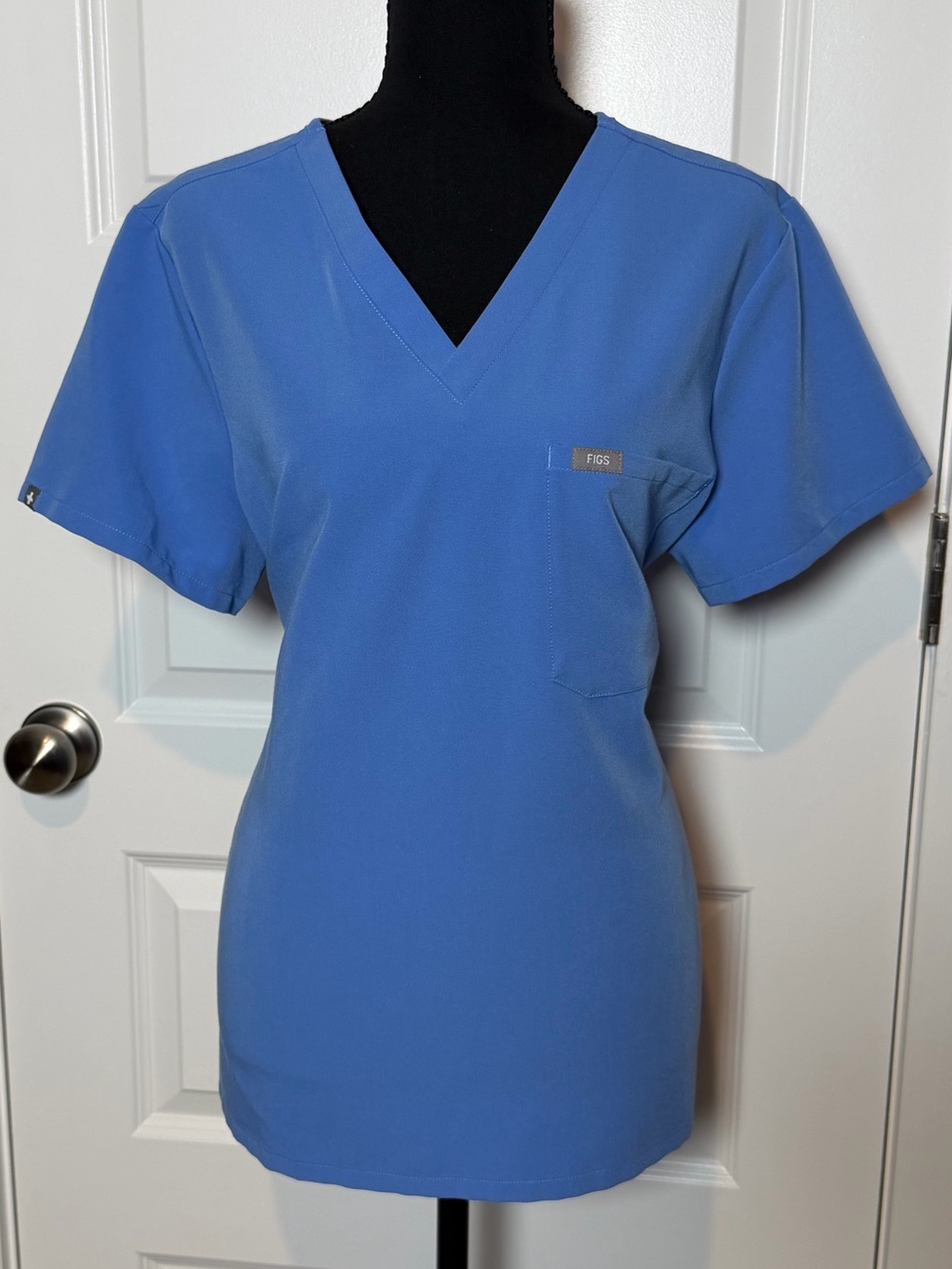 FIGS Catarina One-Pocket Scrub Top Ciel Blue Size Large L V-Neck